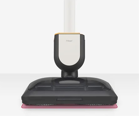 진공 청소기의 하단 부분이 보이며, 검은색과 회색의 조합으로 이루어져 있습니다. 청소기 헤드에는 i-Smart라는 텍스트가 적혀 있으며, 바닥에는 분홍색 패드가 부착되어 있습니다.