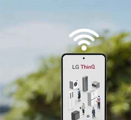 LG ThinQ 앱 화면이 표시된 스마트폰 위로 와이파이 아이콘이 떠 있는 모습입니다.